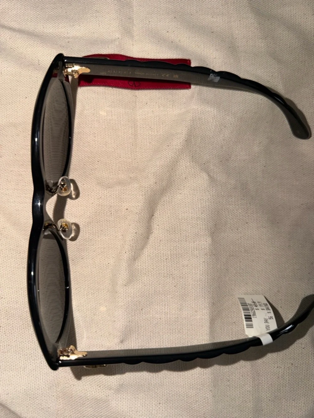 Gucci Black Cat-Eye Sunglasses with Gold GG Emblem - Picture 7 of 7